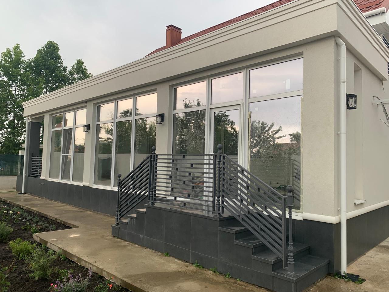 Остеклённая веранда